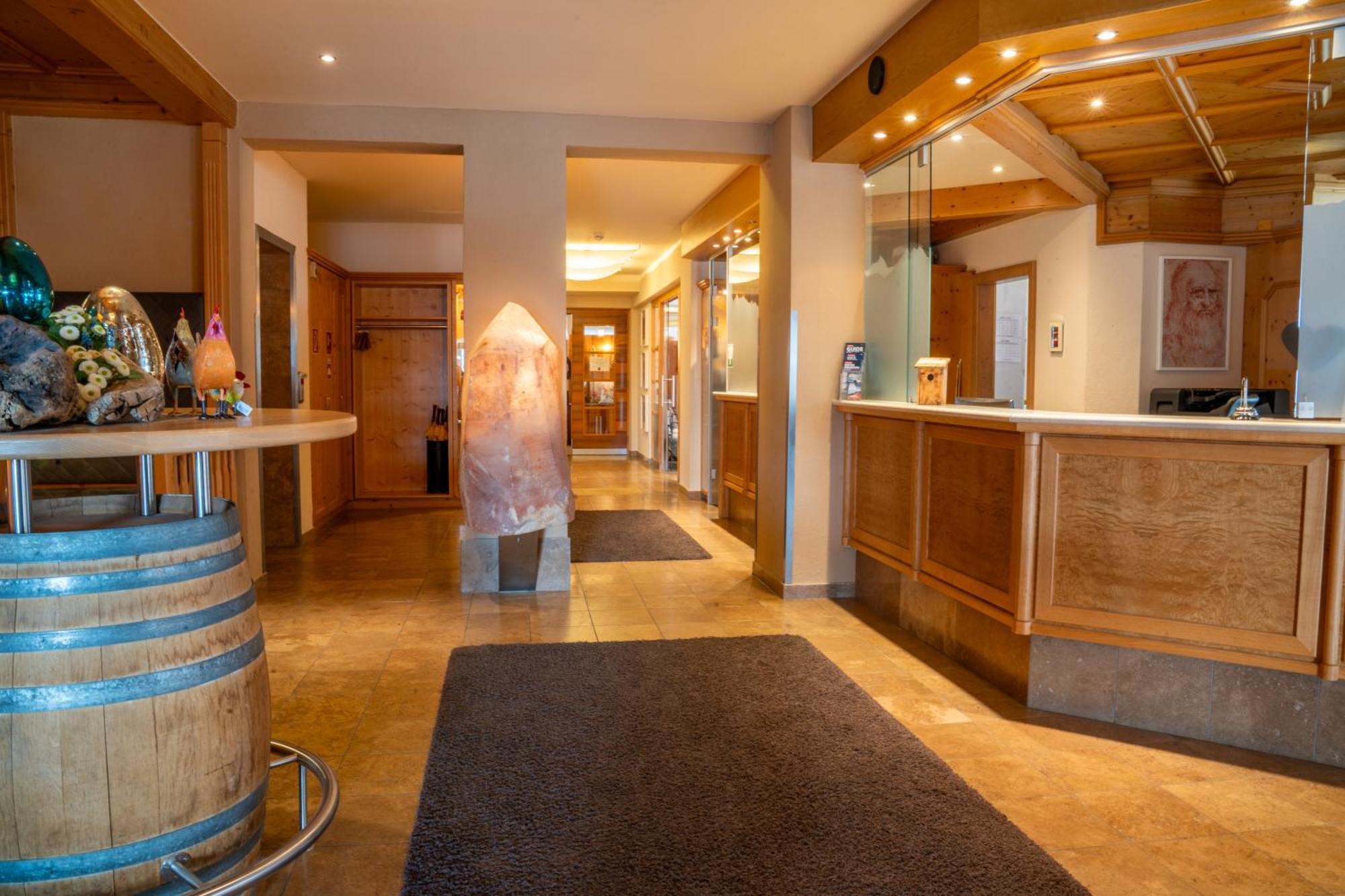 Hotel Andy 4 Sterne Superior イェルツェンス エクステリア 写真